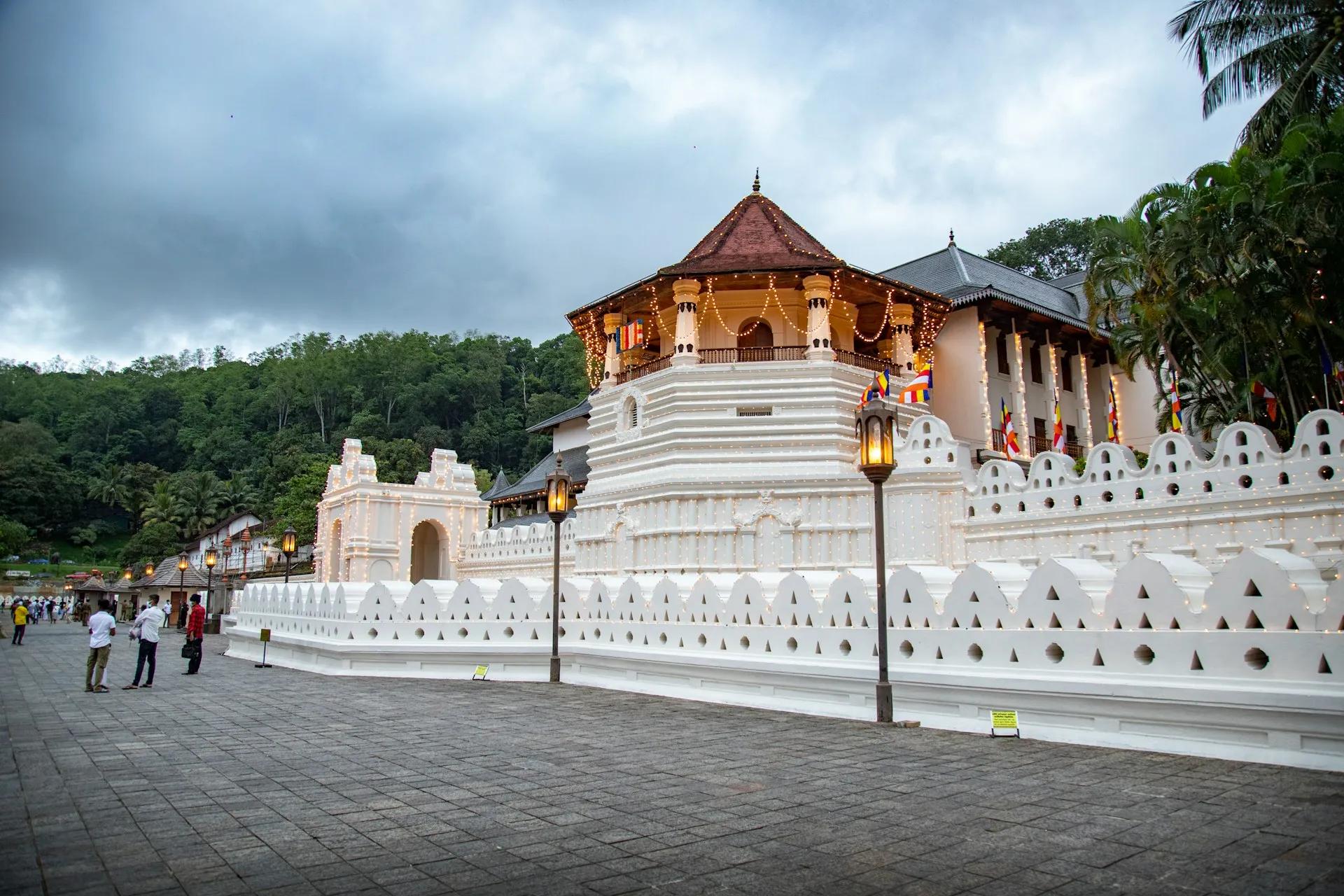 Why You Should Hire a Private Driver in Sri Lanka (And 3 Ways to Find One)